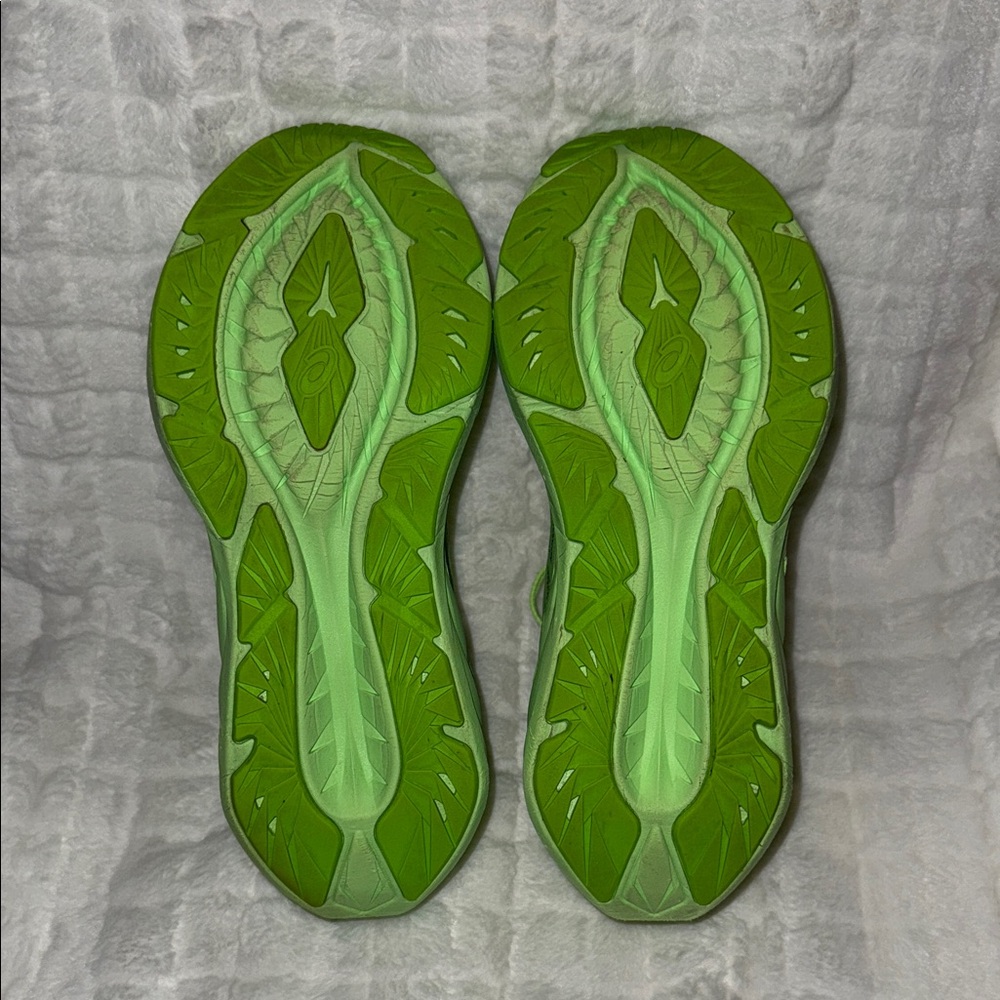 ASICS Novablast 4 Illuminate Green Running Shoes W9.5 2023 - Picture 13 of 16